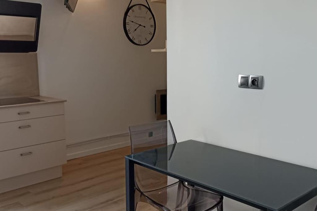 Suresnes : 2 Pieces Cosy Apartment Exterior photo